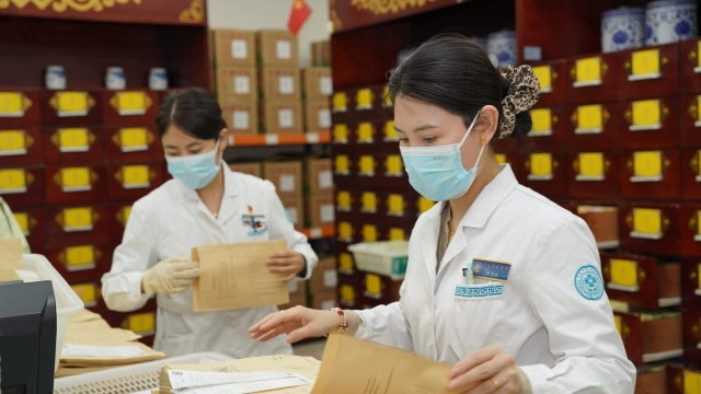 Өвөрмонголын олон улсын Монгол эмнэлэг анхны уламжлалт эмчилгээг гол болгон ажил...